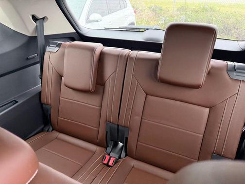 Pure White 2023 Volkswagen Atlas 3.6L SE w/Technology