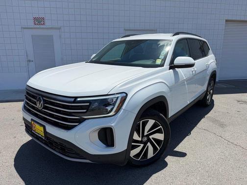 Pure White 2025 Volkswagen Atlas 2.0T SE w/Technology