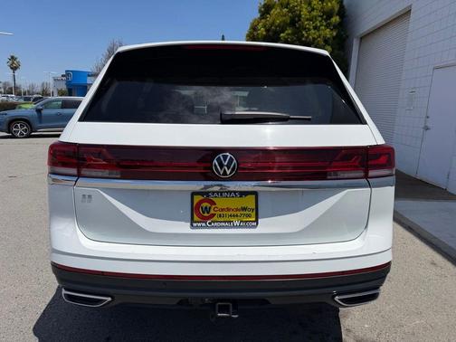 Pure White 2025 Volkswagen Atlas 2.0T SE w/Technology