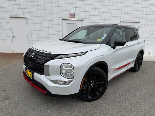 White Diamond 2024 Mitsubishi Outlander SE Black Edition