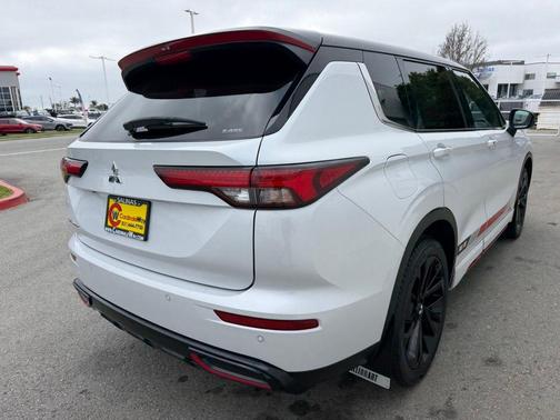 White Diamond 2024 Mitsubishi Outlander SE Black Edition