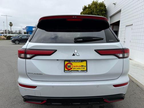 White Diamond 2024 Mitsubishi Outlander SE Black Edition