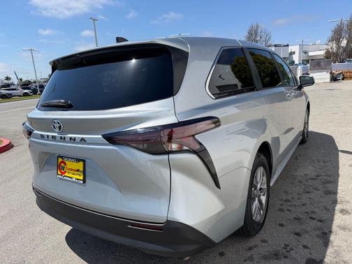 Celestial Silver Metallic 2023 Toyota Sienna LE