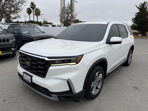 White 2023 Honda Pilot EX-L 7-Passenger