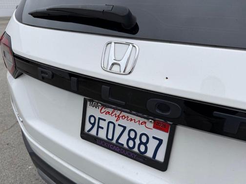 White 2023 Honda Pilot EX-L 7-Passenger