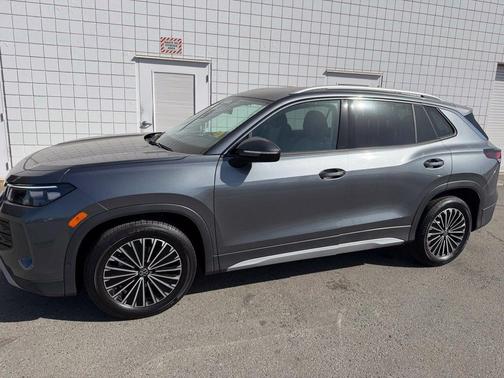 Platinum 2026 Volkswagen Tiguan 2.0T S