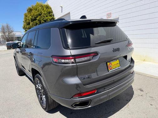 Gray Metallic 2025 Jeep Grand Cherokee L Summit