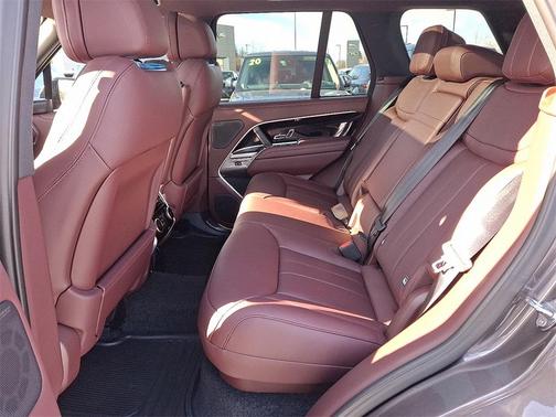 2025 Land Rover Range Rover P530 SE