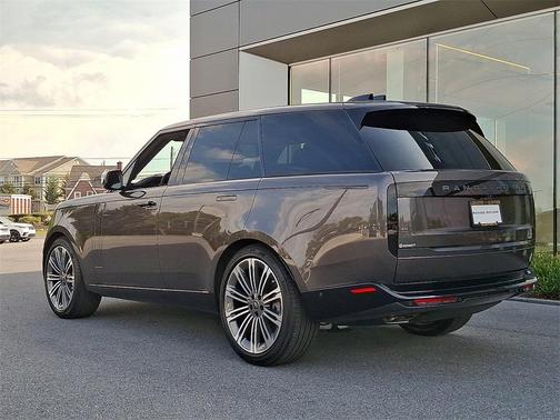 2025 Land Rover Range Rover P530 SE