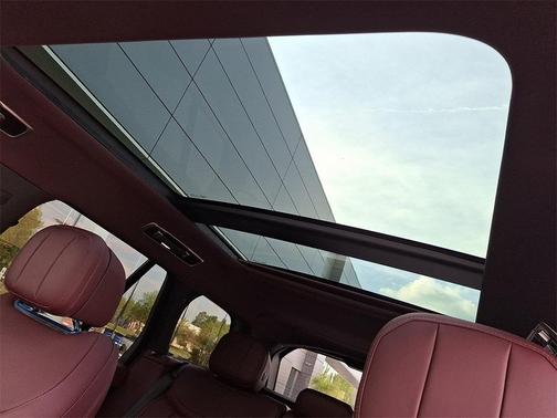 2025 Land Rover Range Rover P530 SE