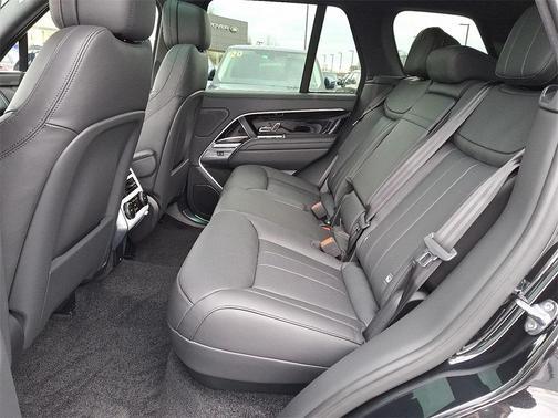 2025 Land Rover Range Rover P530 SE