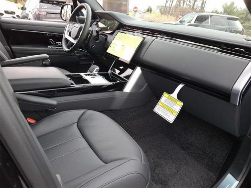 2025 Land Rover Range Rover P530 SE