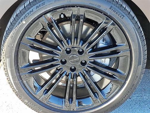 2026 Land Rover Range Rover P530 SE