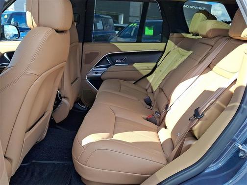 2025 Land Rover Range Rover P530 SE