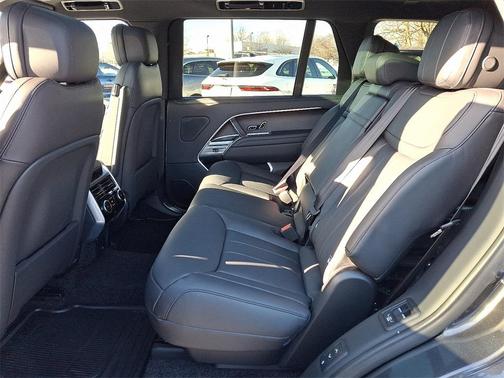 2025 Land Rover Range Rover P530 SE 7 Seat