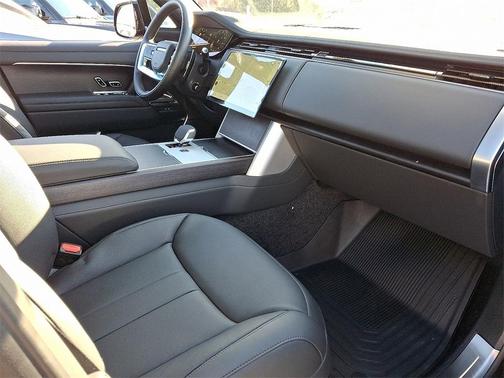2025 Land Rover Range Rover P530 SE 7 Seat
