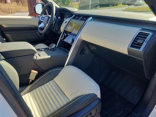 2024 Land Rover Discovery P360 Dynamic SE