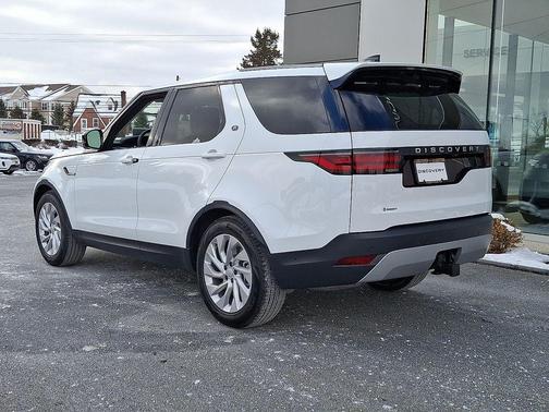 Fuji White 2026 Land Rover Discovery S