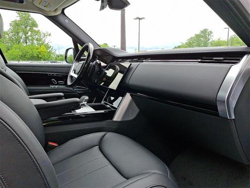 2025 Land Rover Range Rover P400 SE