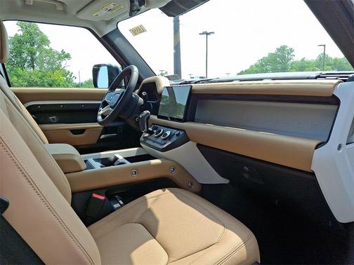 2025 Land Rover Defender P400 X-Dynamic SE