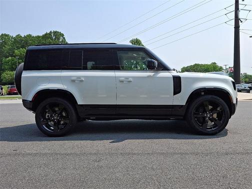 2025 Land Rover Defender P400 X-Dynamic SE