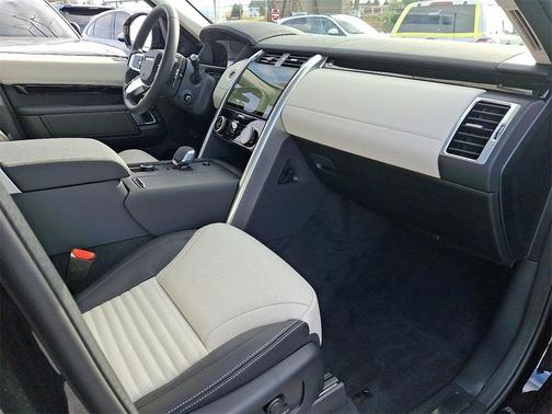 2025 Land Rover Discovery P300 S