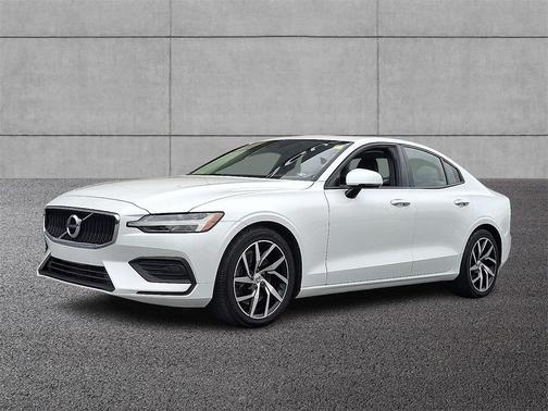 2020 Volvo S60 T6 Momentum