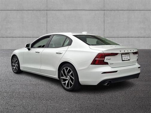 2020 Volvo S60 T6 Momentum