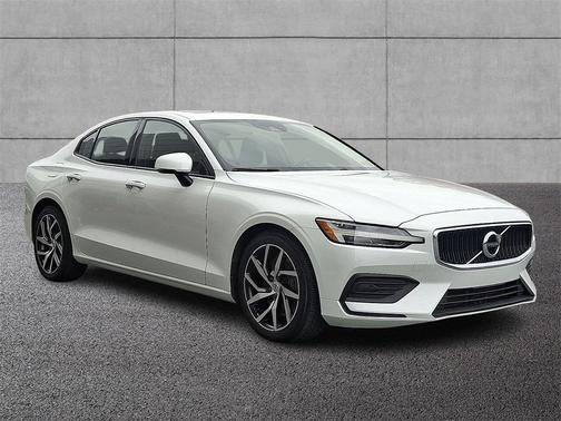 2020 Volvo S60 T6 Momentum