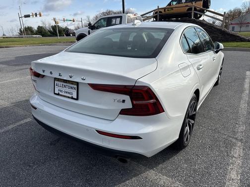 2020 Volvo S60 T6 Momentum