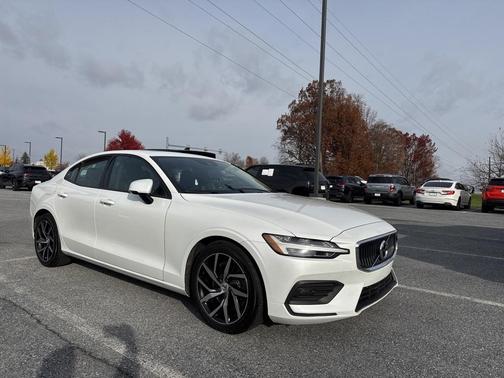 2020 Volvo S60 T6 Momentum