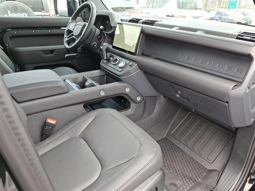 2025 Land Rover Defender P400 X-Dynamic SE