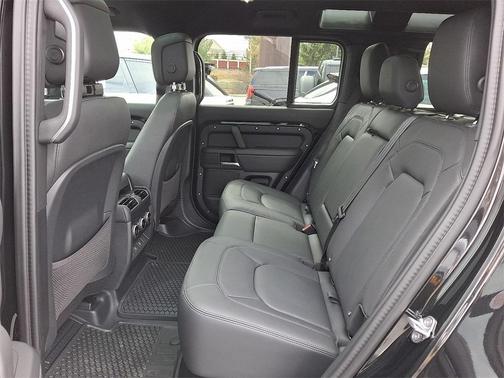 2025 Land Rover Defender P400 X-Dynamic SE