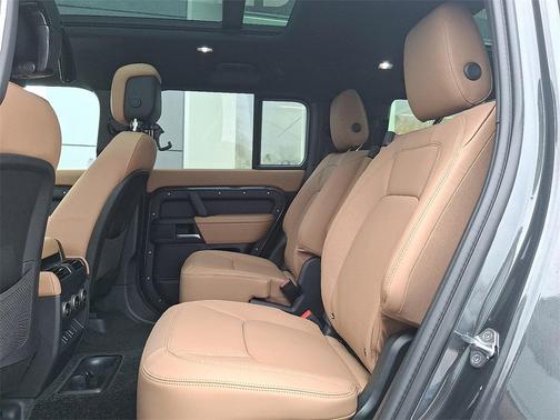 2026 Land Rover Defender 130 X-Dynamic SE