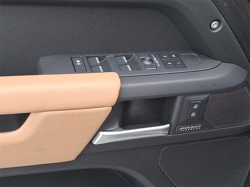 2026 Land Rover Defender 130 X-Dynamic SE