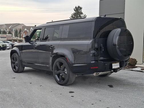 2026 Land Rover Defender 130 X-Dynamic SE