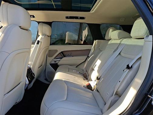 2025 Land Rover Range Rover P400 SE
