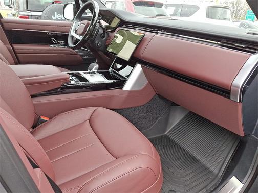 2025 Land Rover Range Rover P550e SE