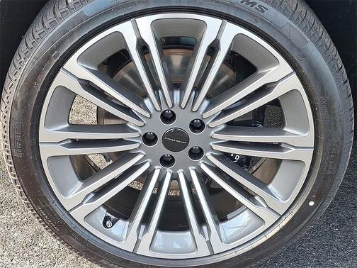 2026 Land Rover Range Rover SE