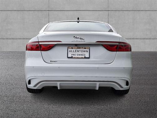 2024 Jaguar XF R-Dynamic SE