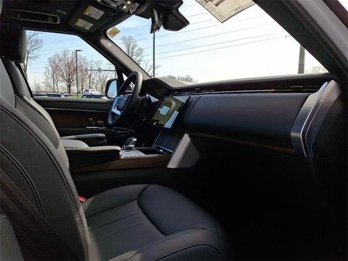 2025 Land Rover Range Rover P530 SE