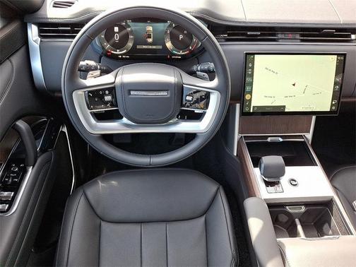 2025 Land Rover Range Rover P530 SE