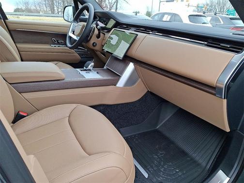 2025 Land Rover Range Rover P530 SE