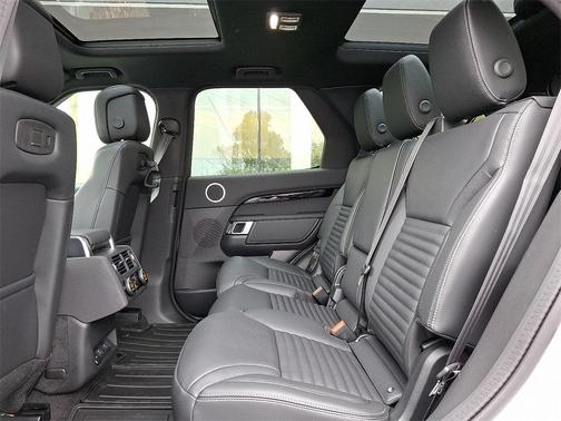 2025 Land Rover Discovery P300 S