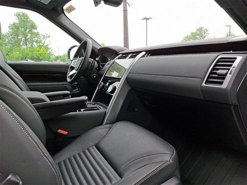 2025 Land Rover Discovery P300 S