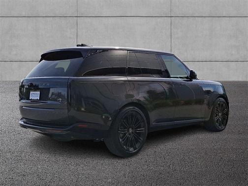 2025 Land Rover Range Rover P530 SE