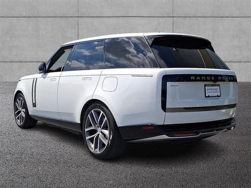 2025 Land Rover Range Rover P550e SE