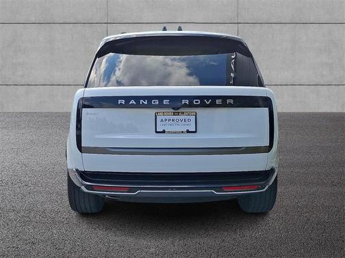2025 Land Rover Range Rover P550e SE