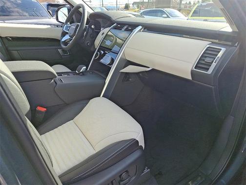 2025 Land Rover Discovery P300 S