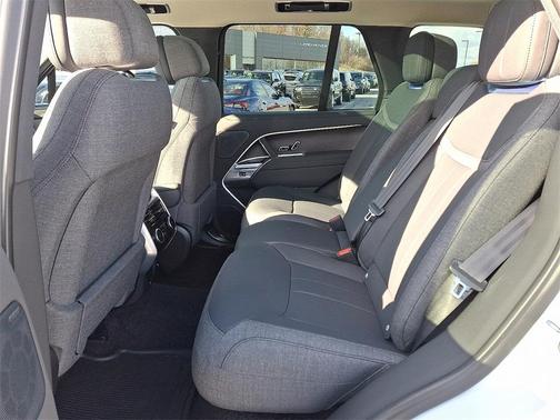 2025 Land Rover Range Rover P530 SE